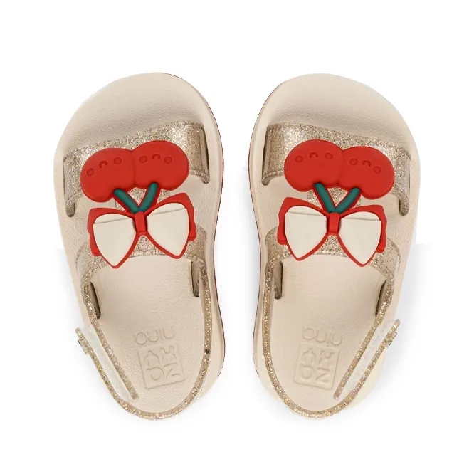 Vista superior da sandália Grendene Kids Zaxynina Cherry mostrando acabamento e detalhes decorativos